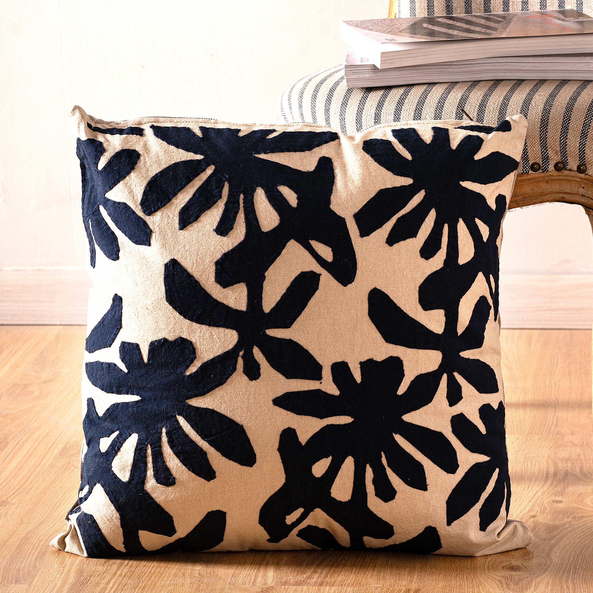 A closer look at Graphic Pattern Throw Pillows Apartment