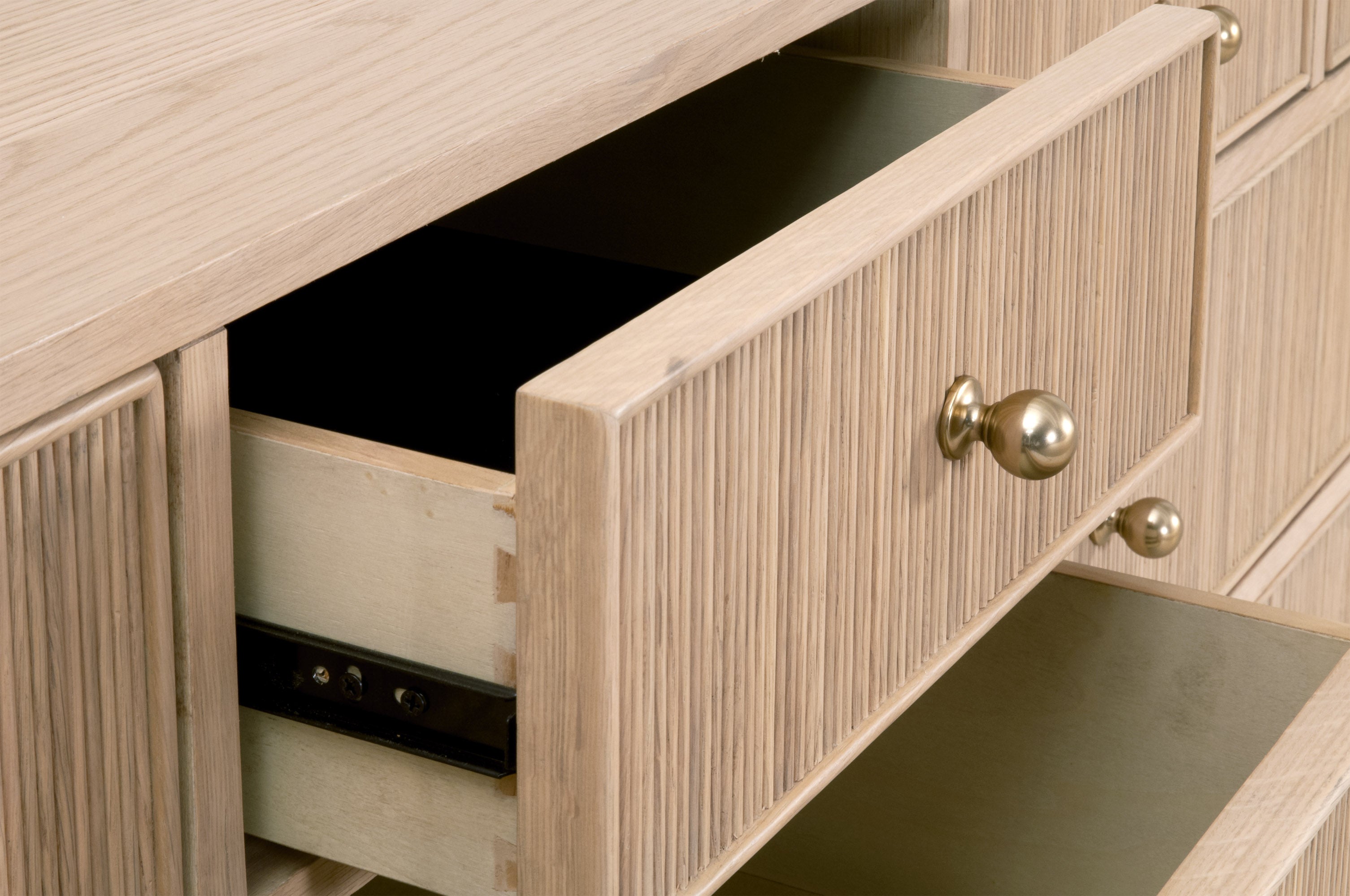 Anelo Dresser