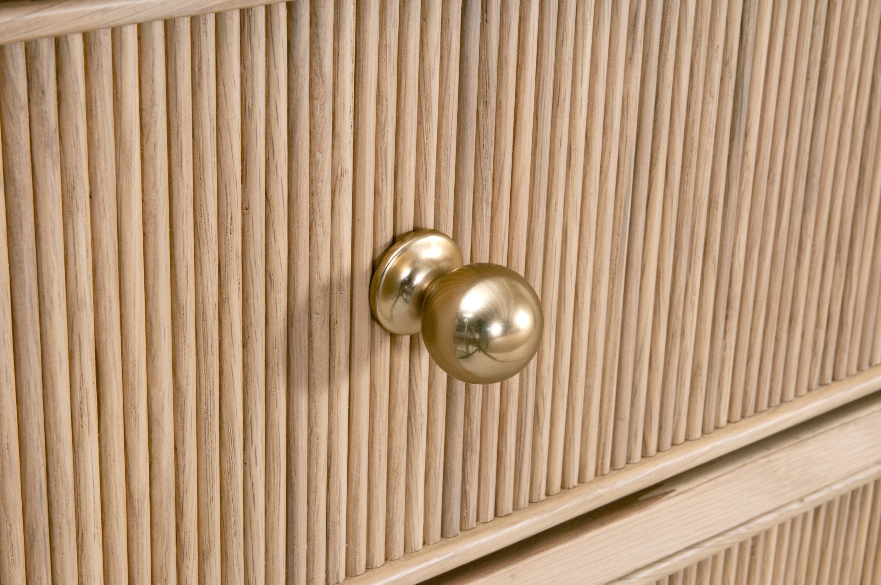 Anelo Dresser