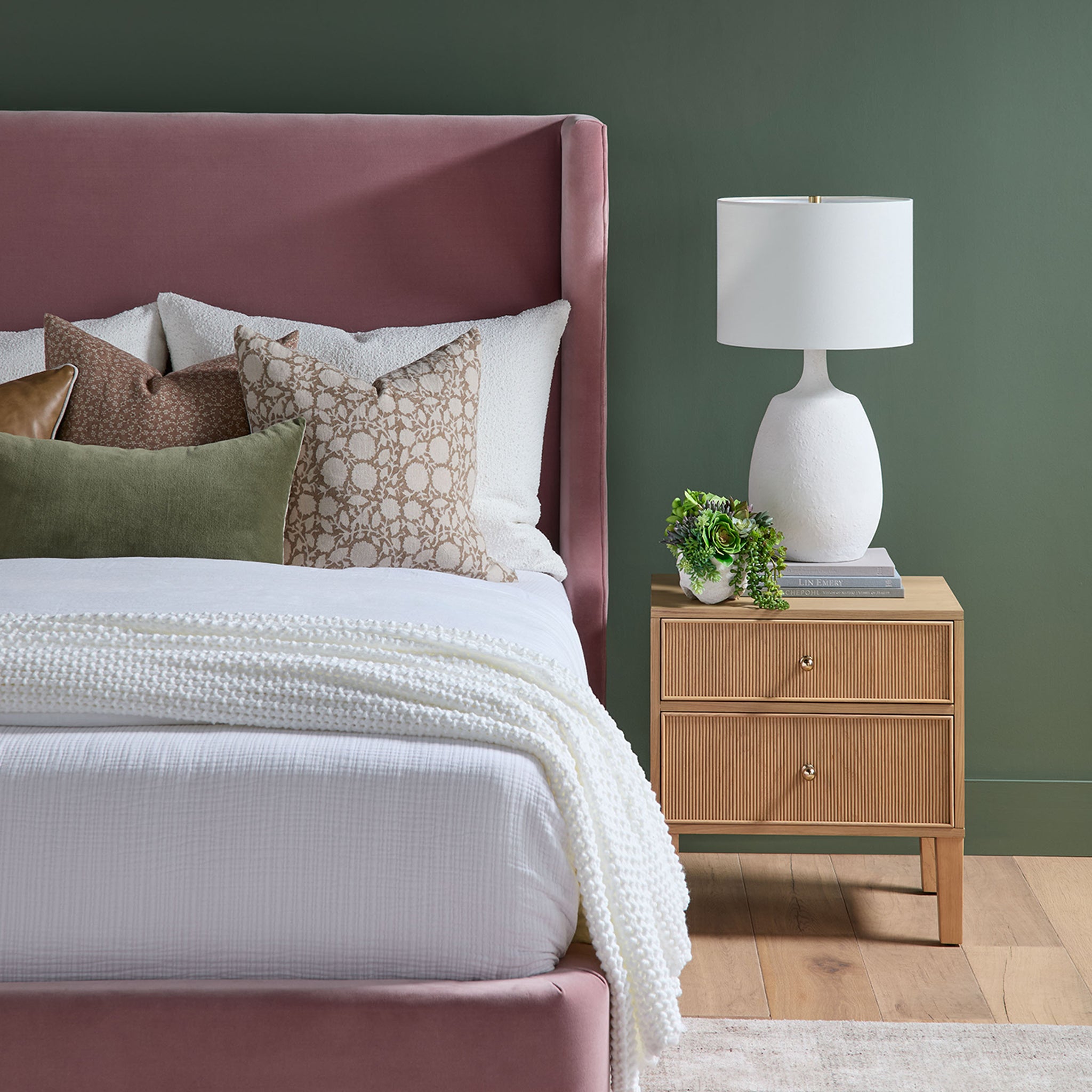 Amorette Bed