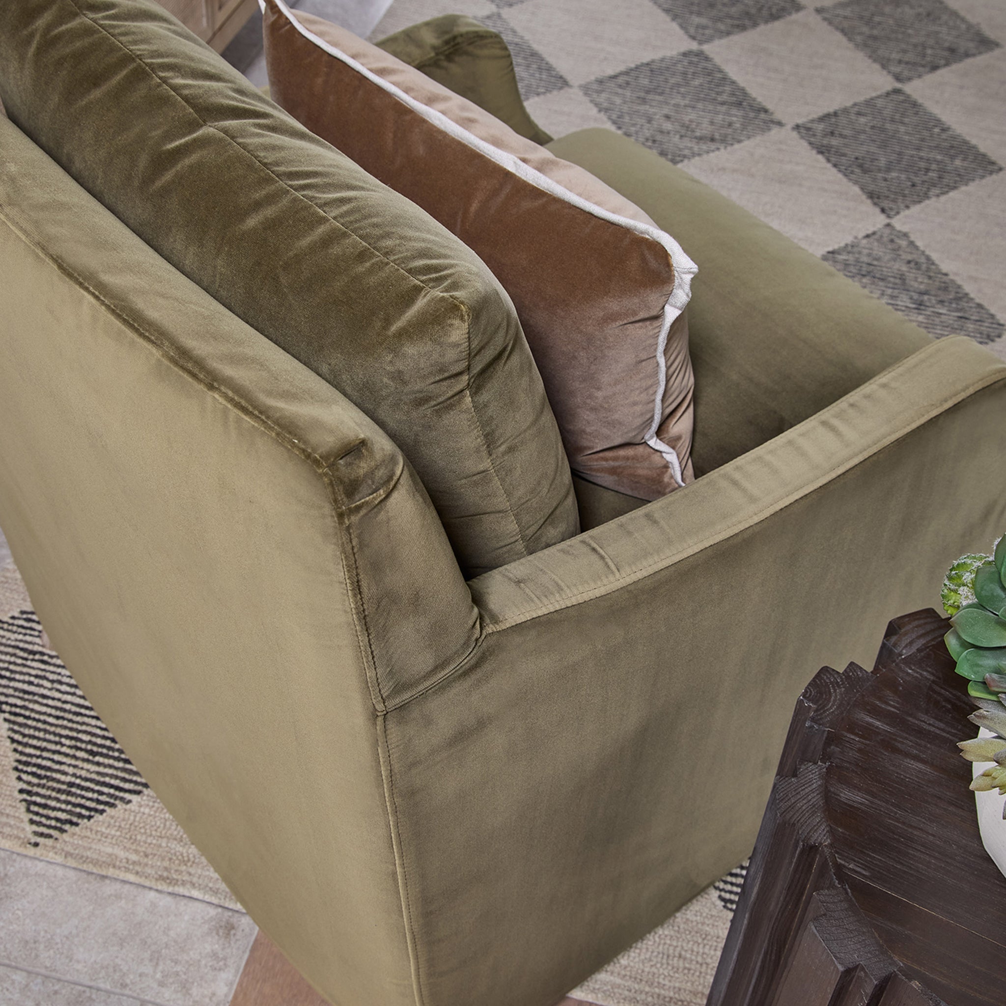 Artoie Club Chair