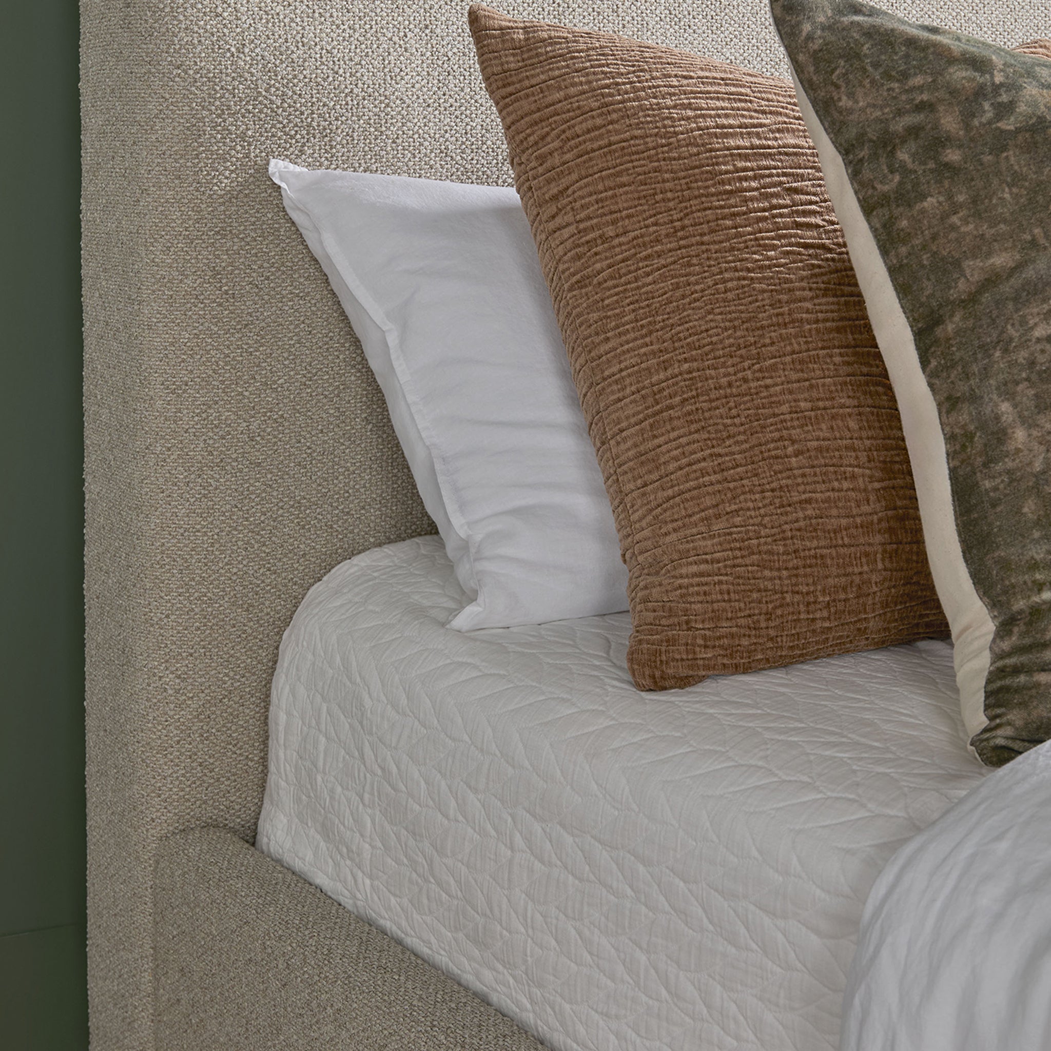 Casteron Bed
