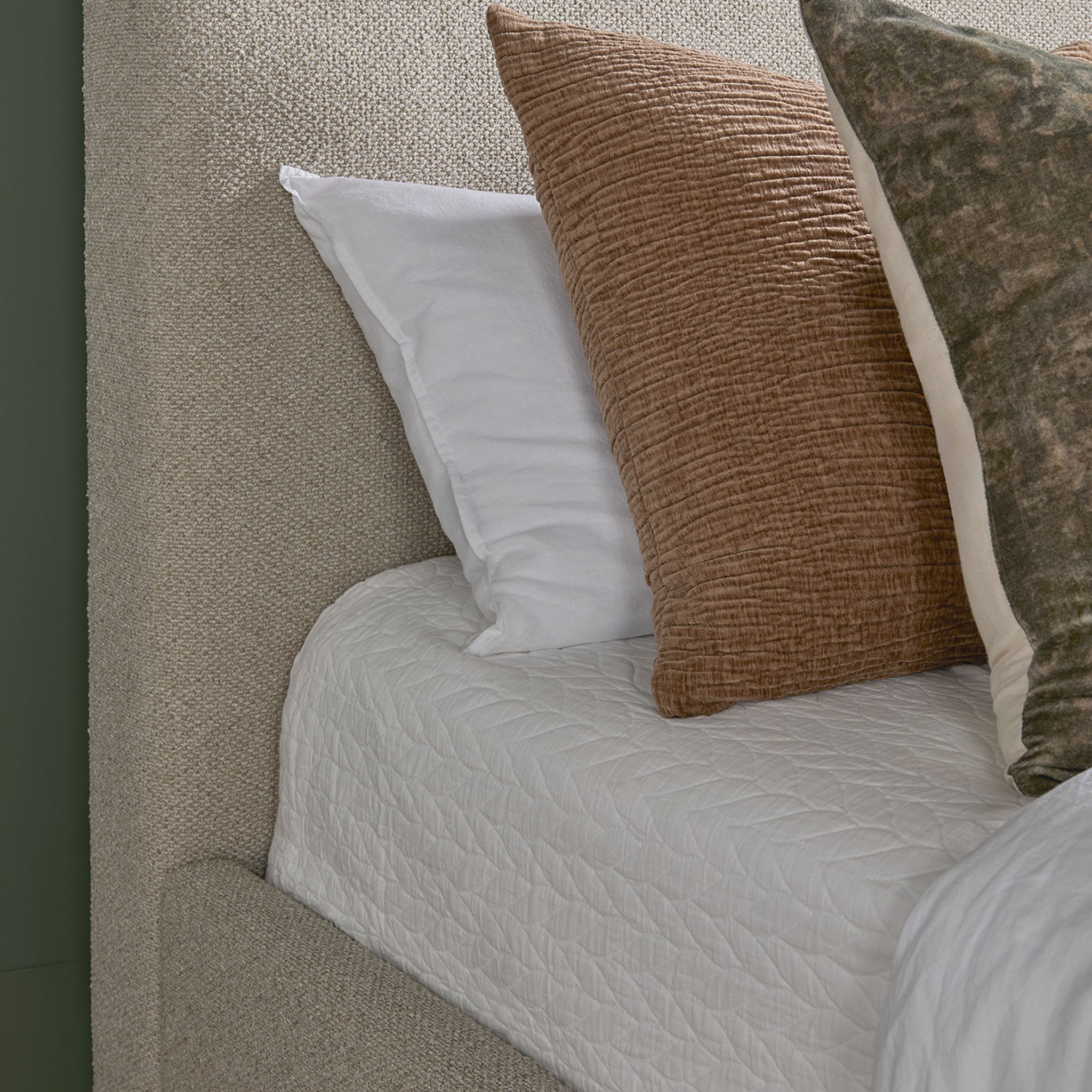 Casteron Bed