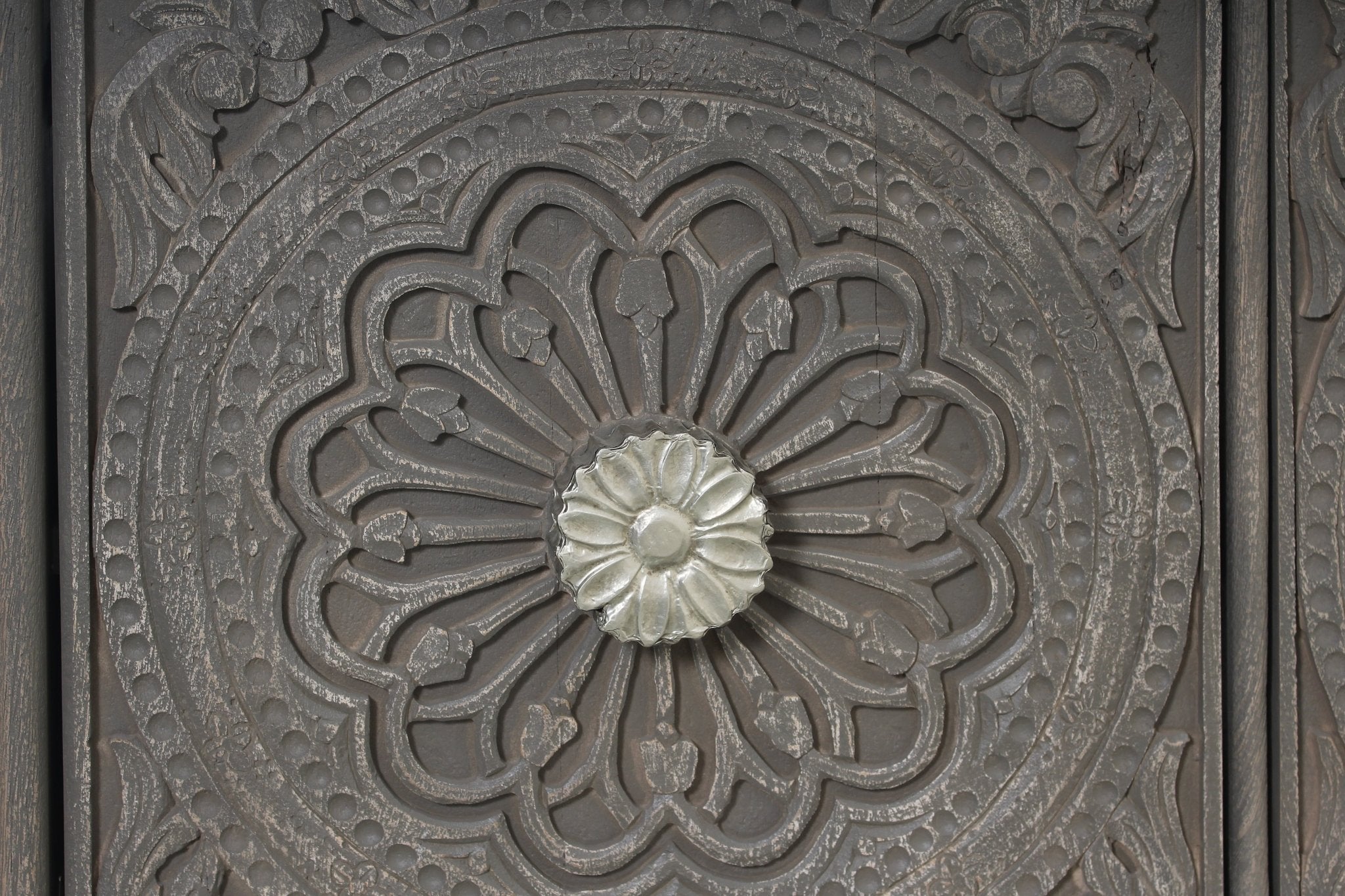Bleune Medallion Sideboard - Wisteria