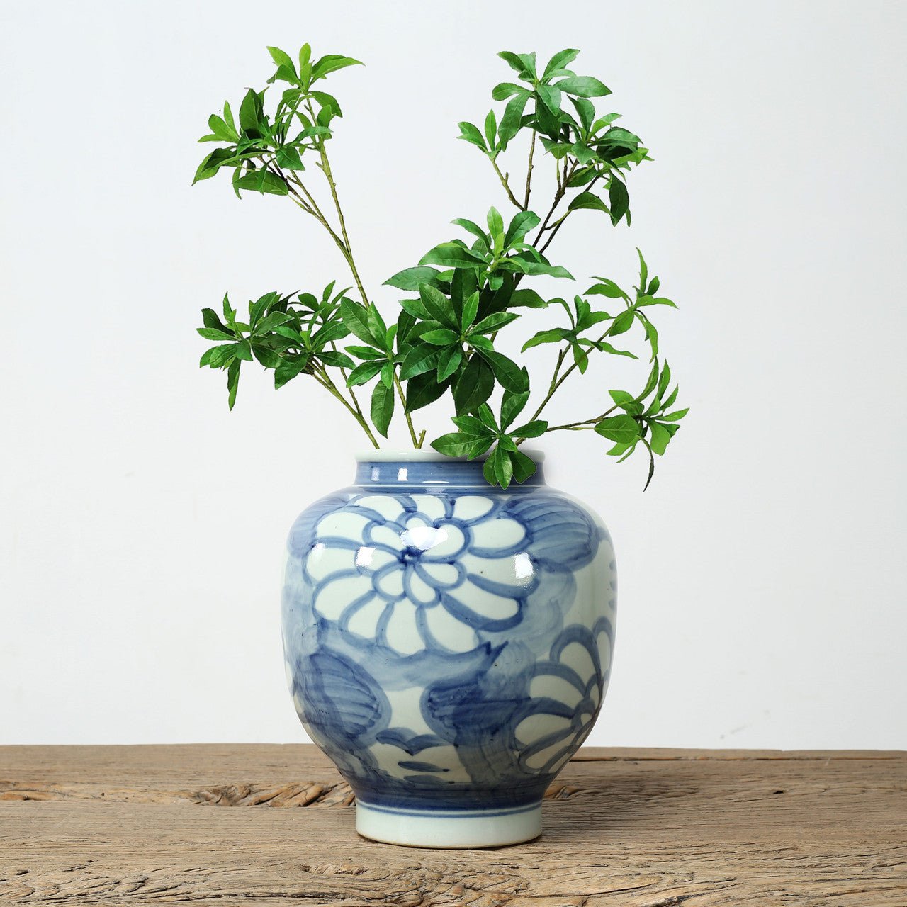Xinyi Hand Painted Vase - Wisteria