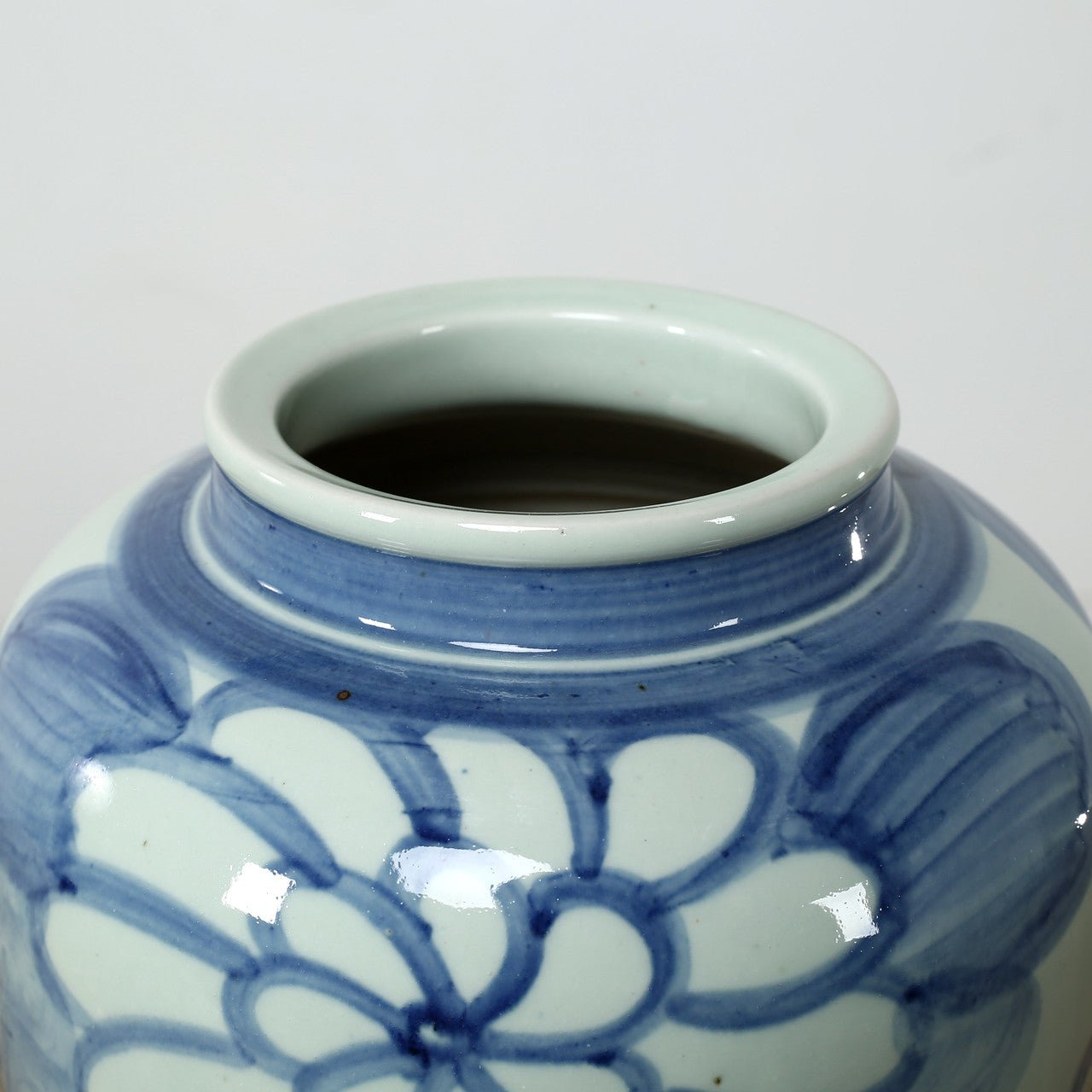 Xinyi Hand Painted Vase - Wisteria