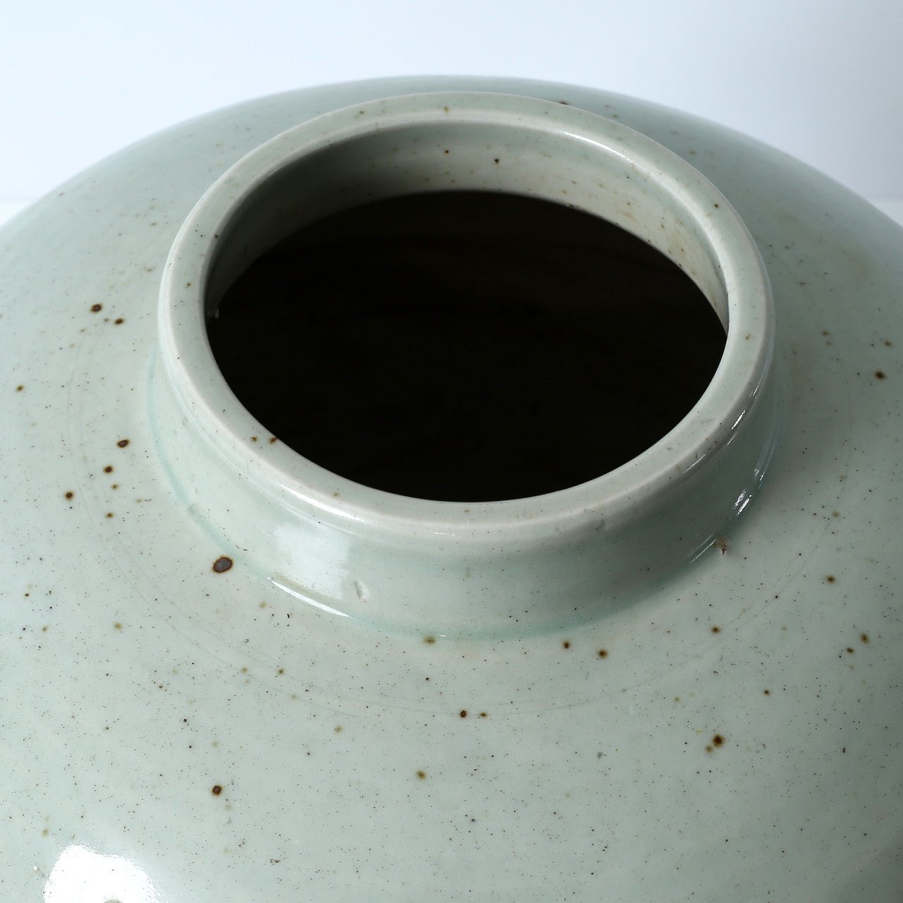 Yunhai Glazed Dragon Vase - Wisteria