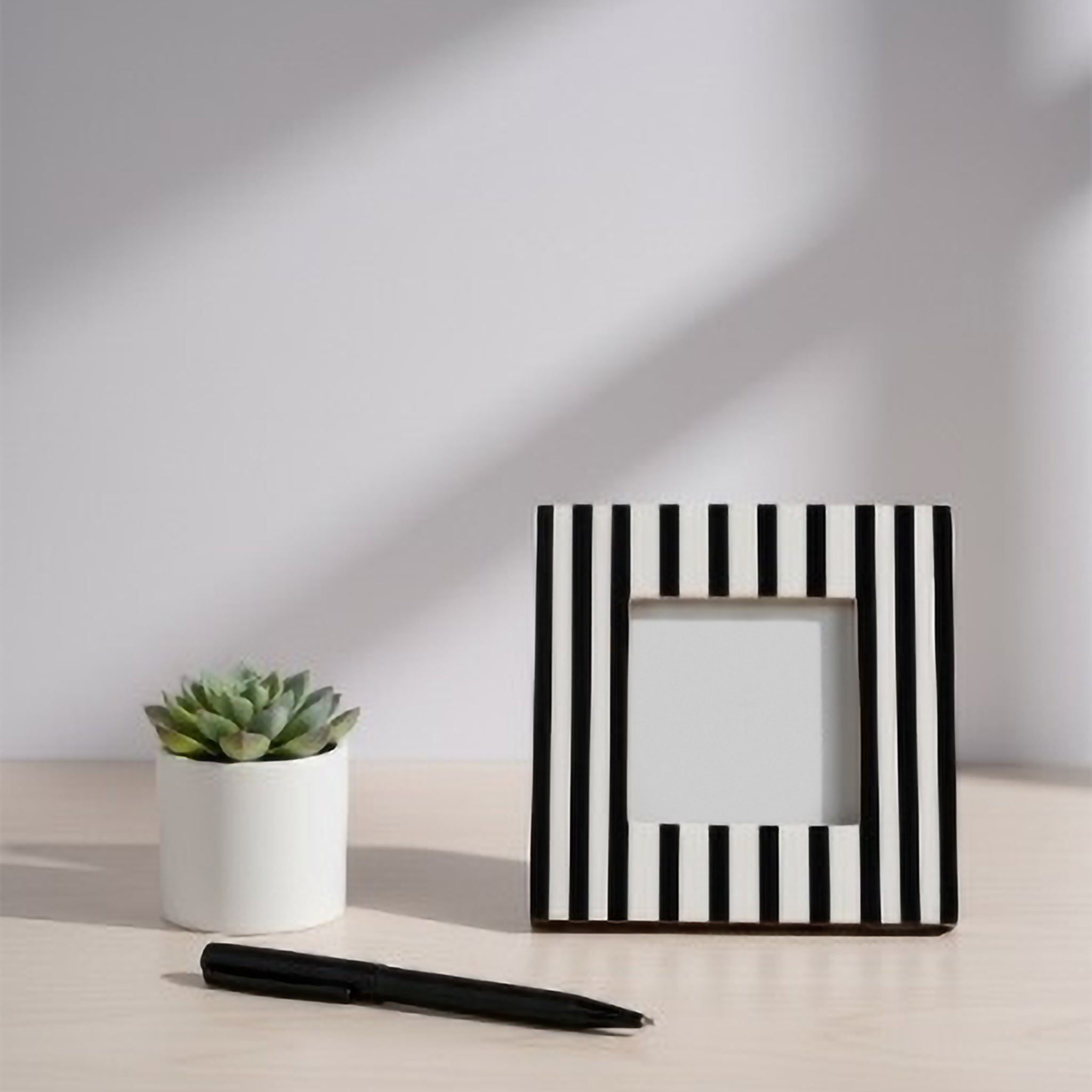 Quillon Stripe Frame - Wisteria