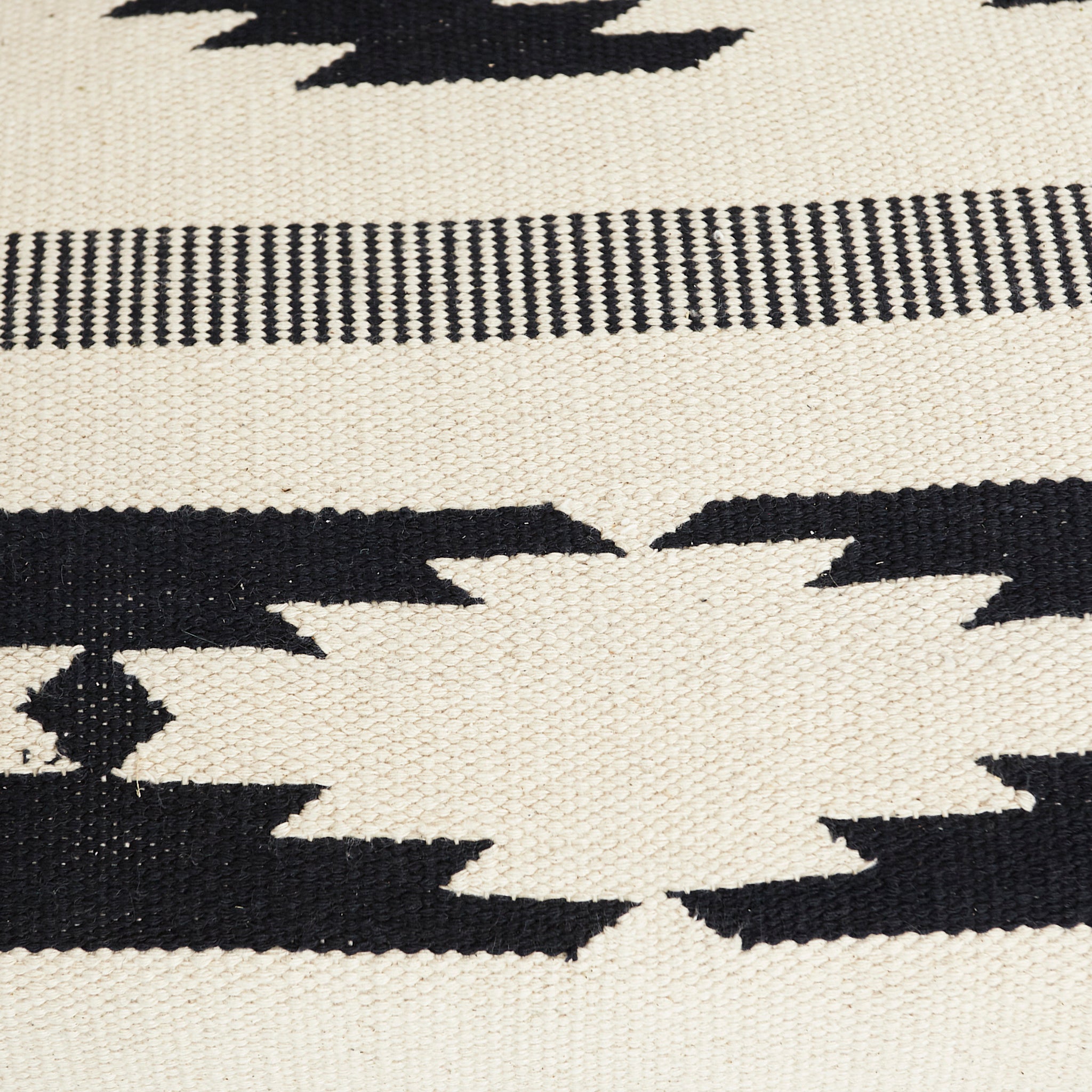 5' x 7' Diamond Ikat Outdoor Rug Black - Threshold™