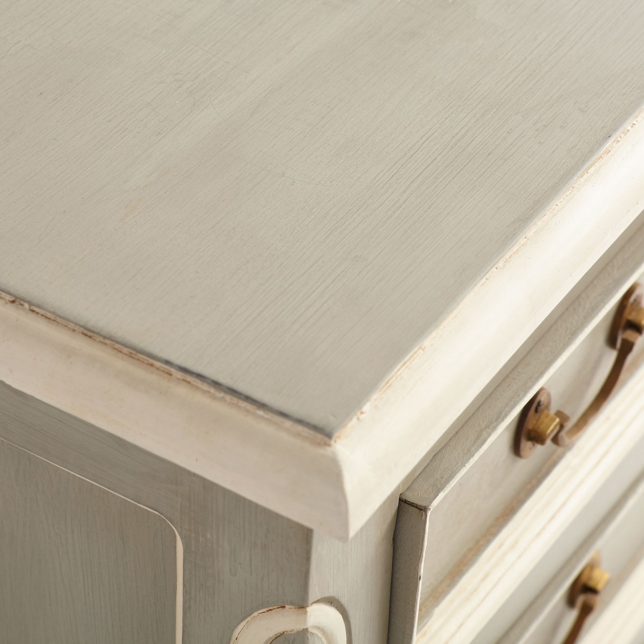 Norwich Mango Wood Three-Drawer Chest: Close-up of drawer and pulls