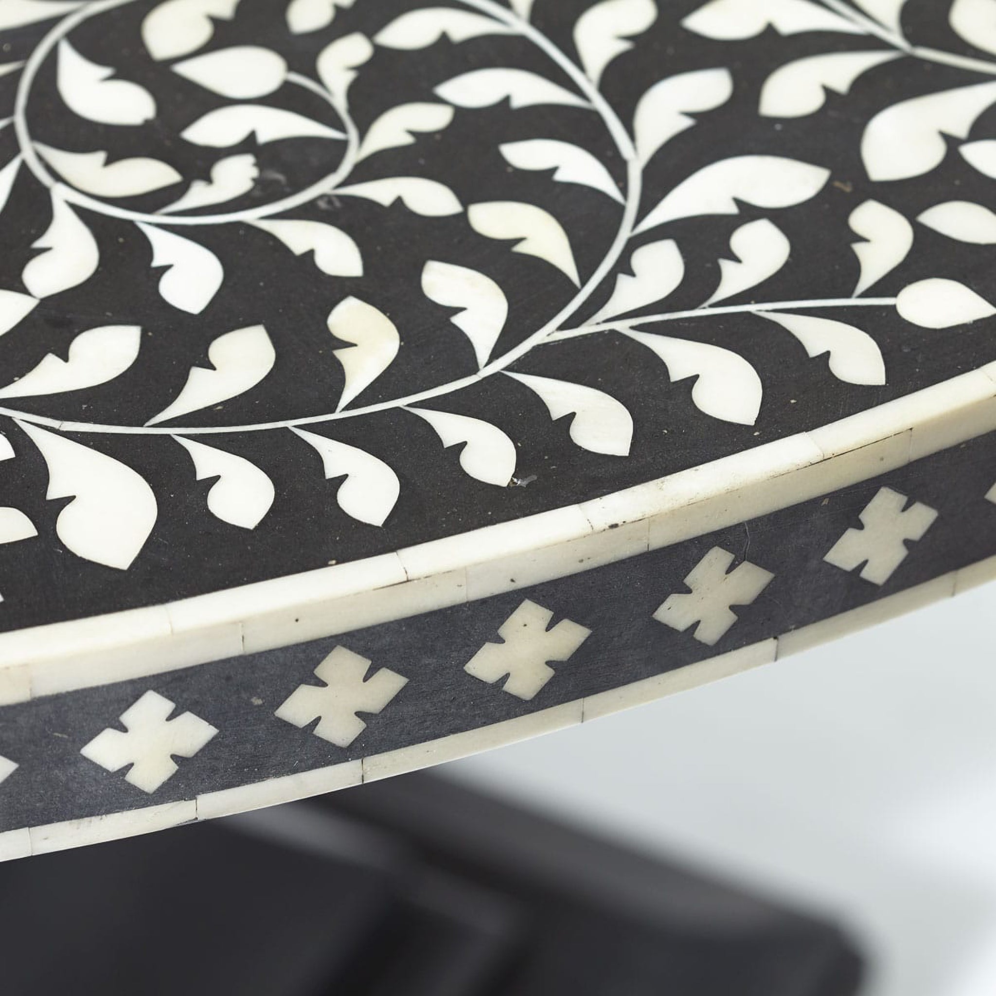 Closeup View of the Moorish Dining Table Roundover Edge