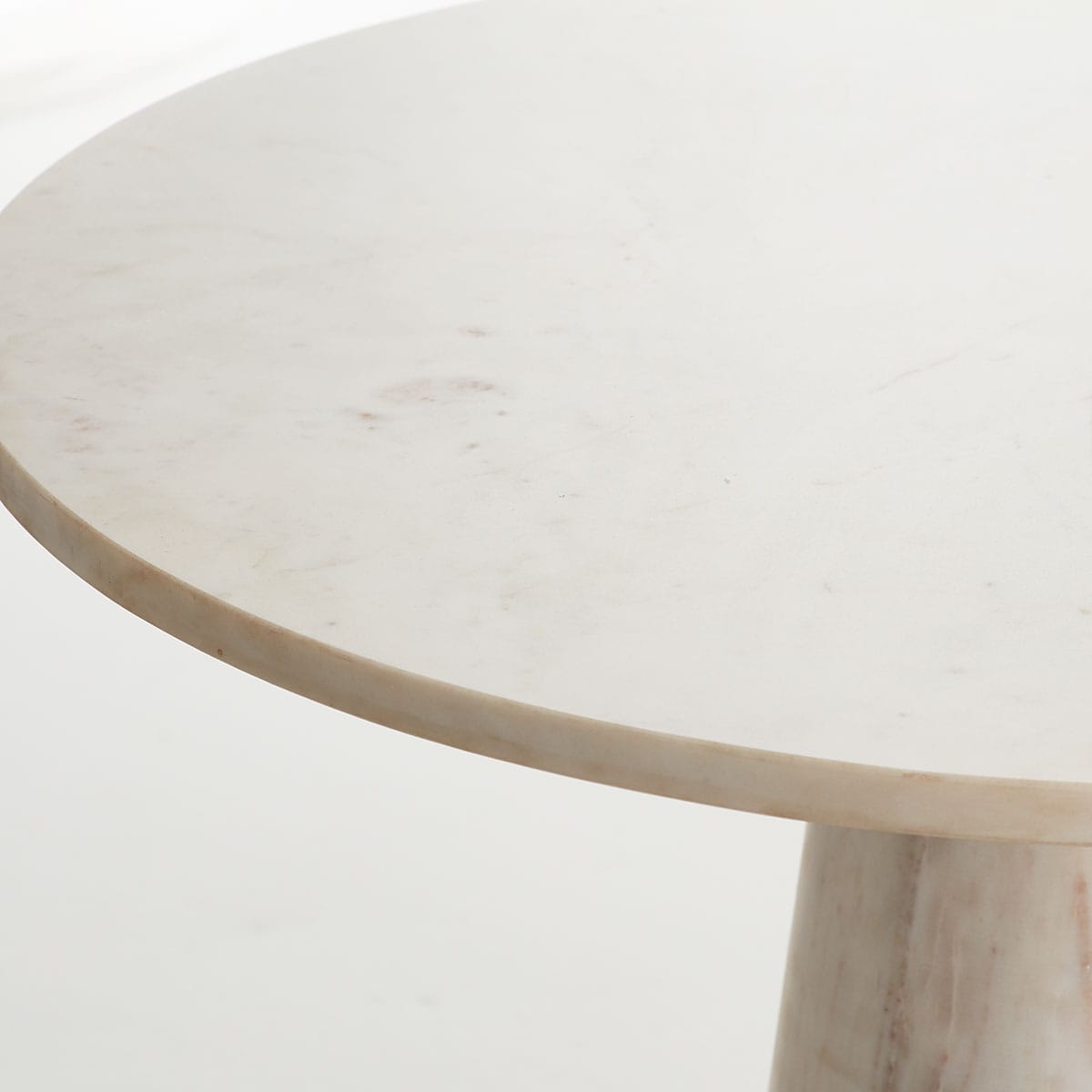 Banswara Marble Side Table – Detailed view of round marble top, subtle veining, beveled edge.