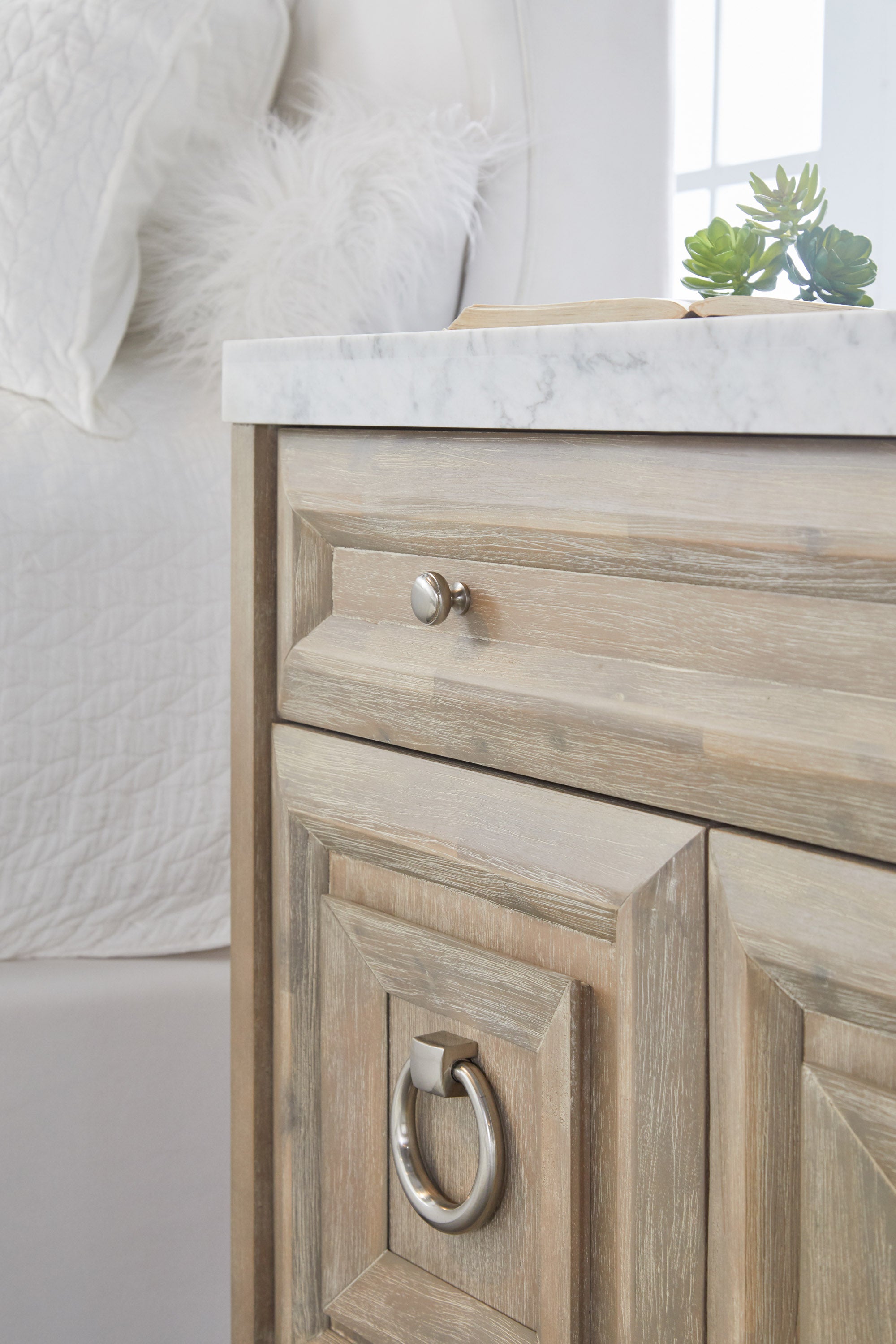 Giron Carrera Media Chest