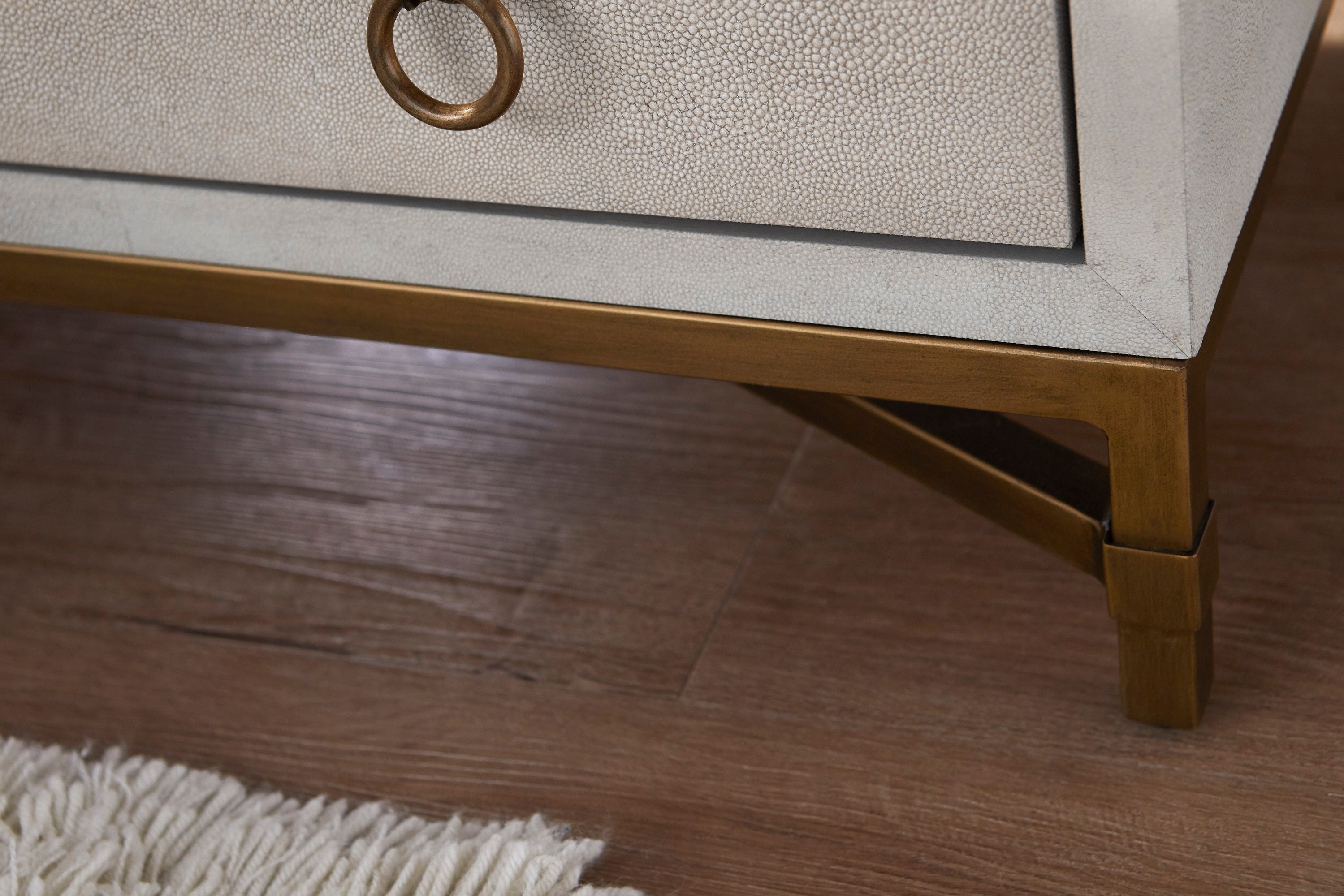 GlenEllyn Shagreen 3-Drawer Nightstand