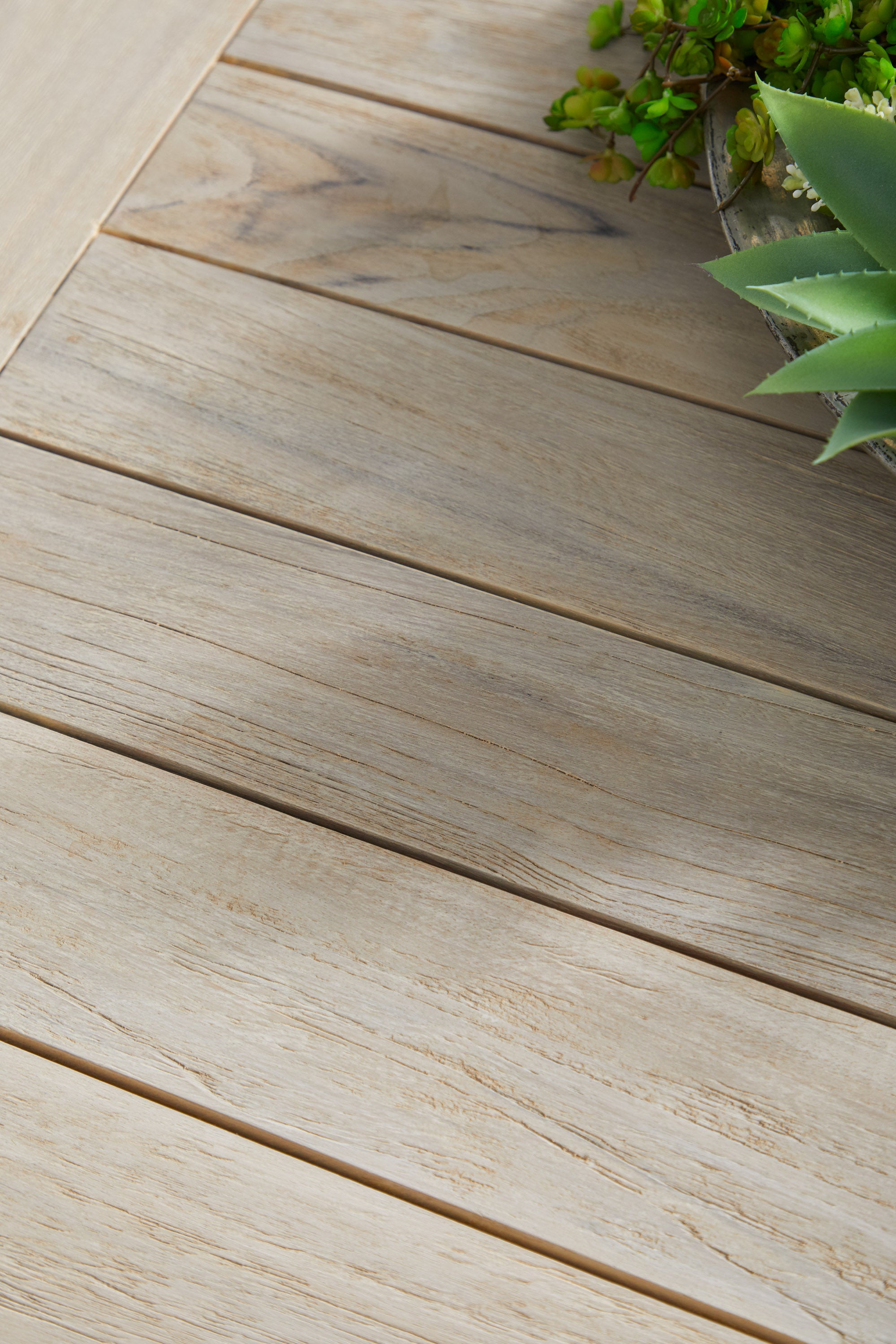 Windsor Square Outdoor Counter Table